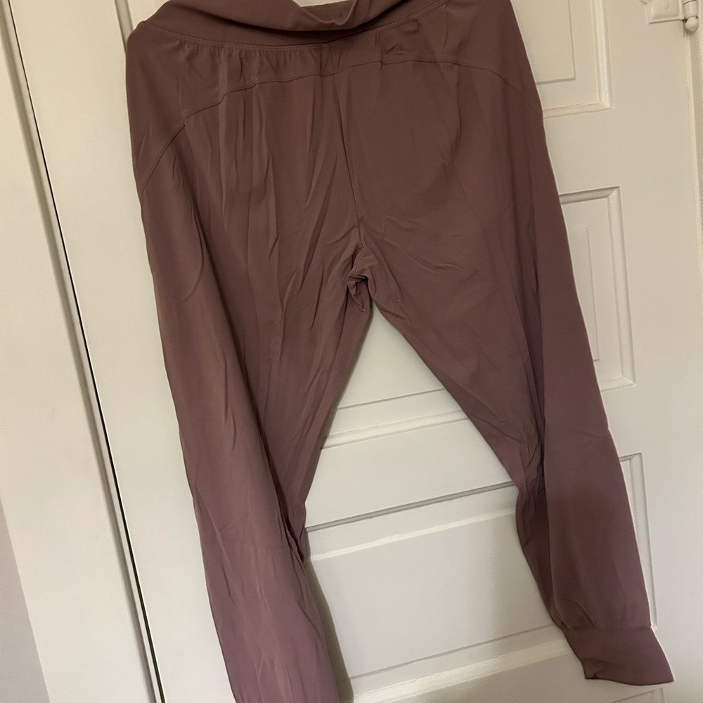 Athleta rose colored jogger